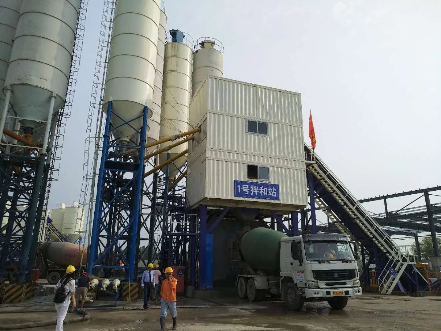 Roads and Bridges, Ports, Tunnels, Dams and Buildings Ready Mix Concrete Rmc Concrete Batching Plant