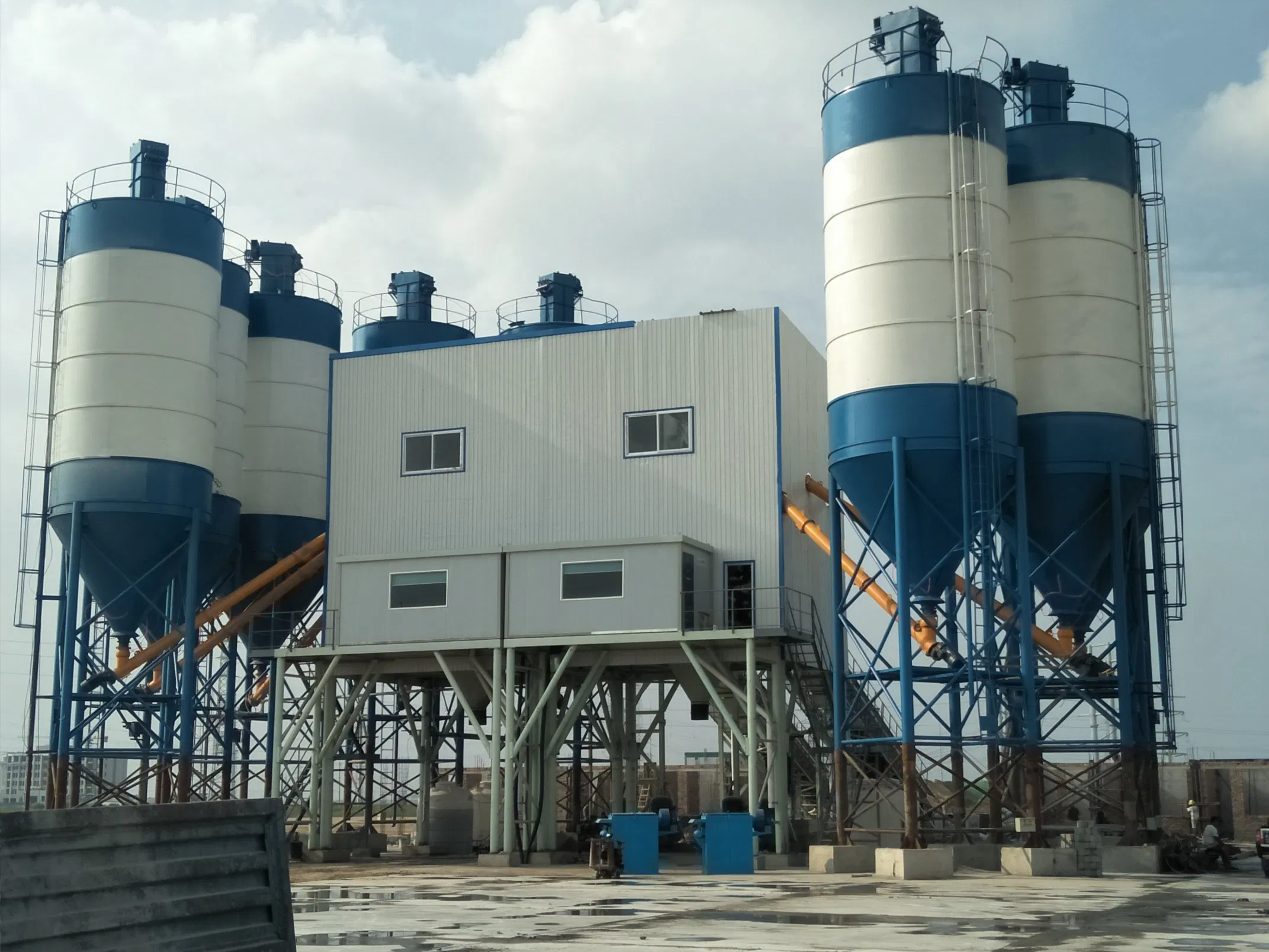 High Capacity Hzs300 Concrete Batching Plant for Efficient Production