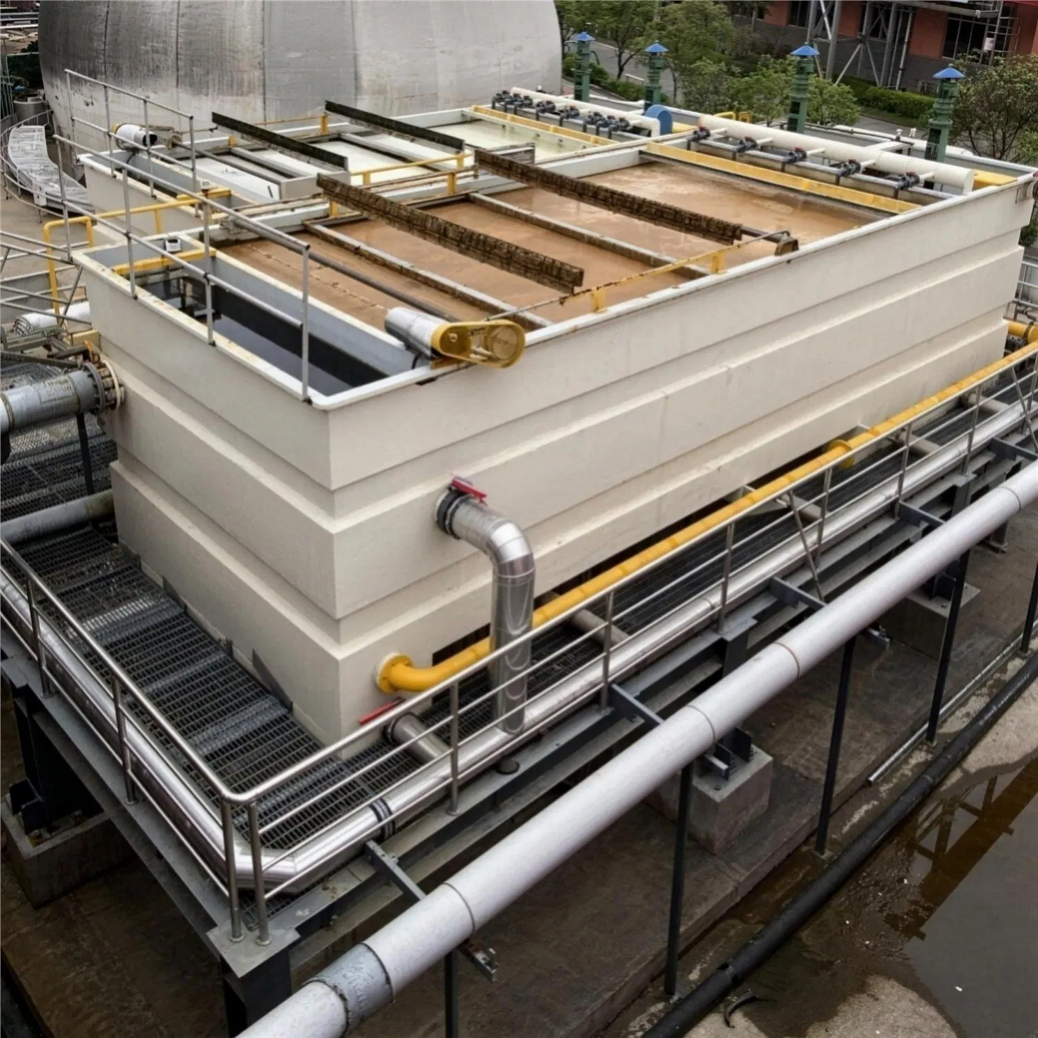 Compact Dissolved Air Flotation System for Laundry and Textile Rental Facilities Wastewater Detergent Removal and Water Reuse with Integrated Flocculator