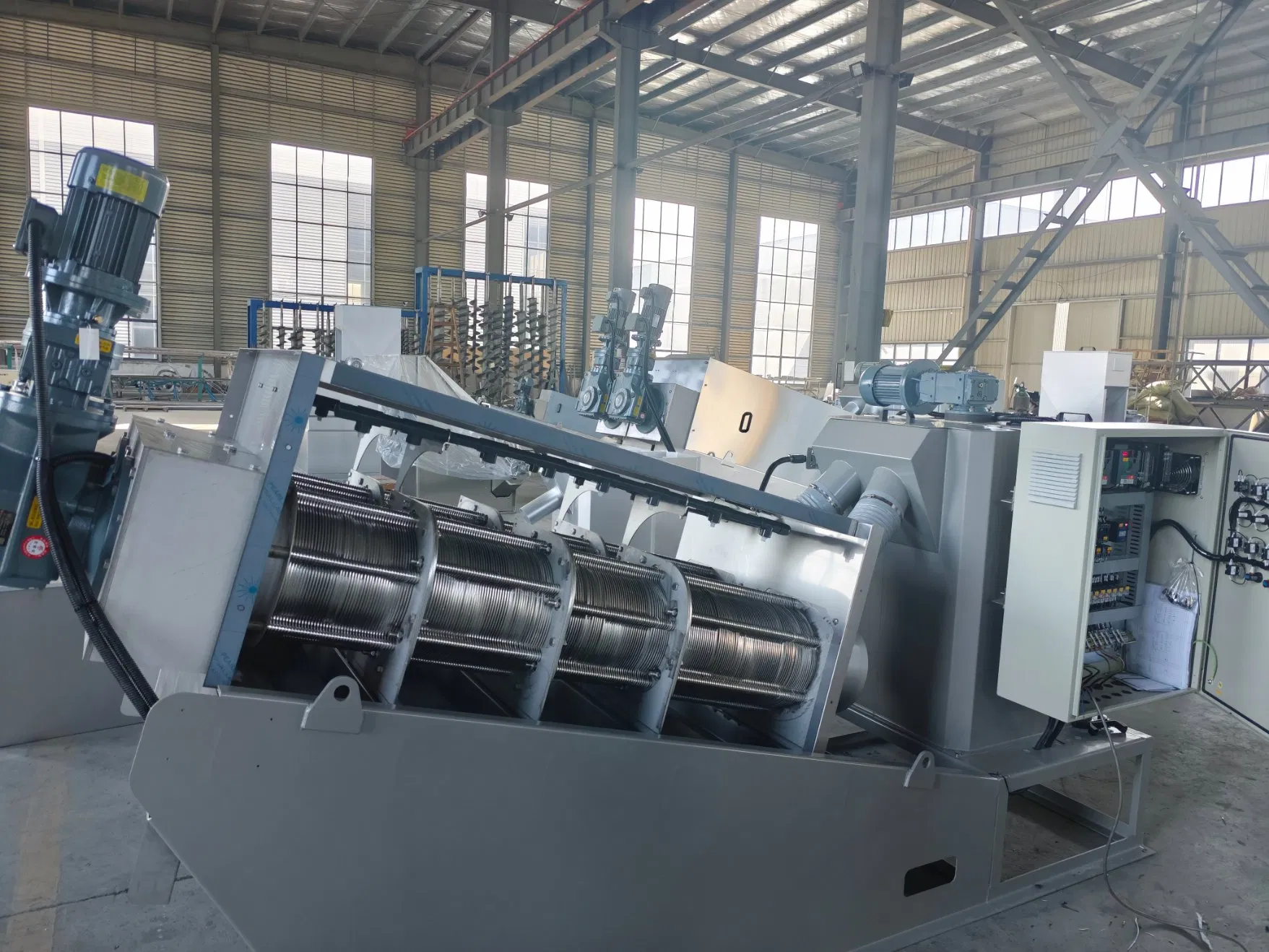 Automatic ISO/SGS Sewage Wastewater Water Treatment Volute Screw Press Dewatering Sludge Filter System