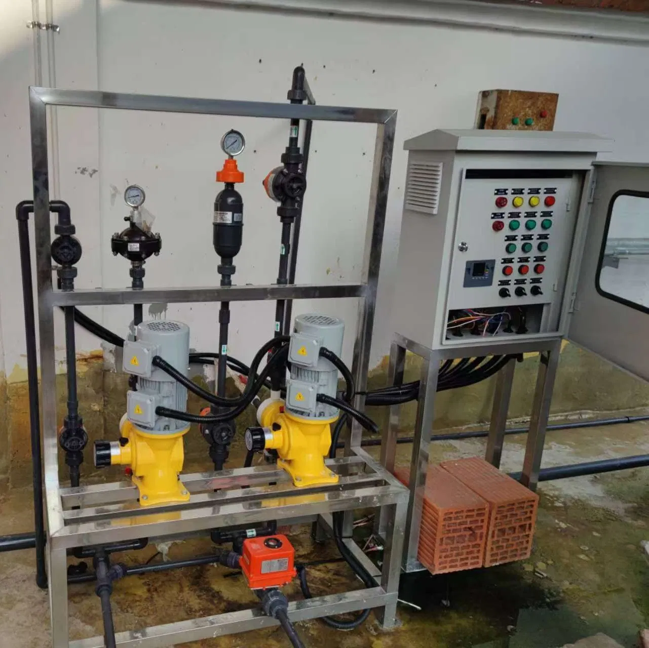 Intelligent Chemical Dosing System with PLC Control and Alarm