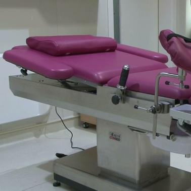 Electric Multifunction Obstetric Table Flexible Leg Section