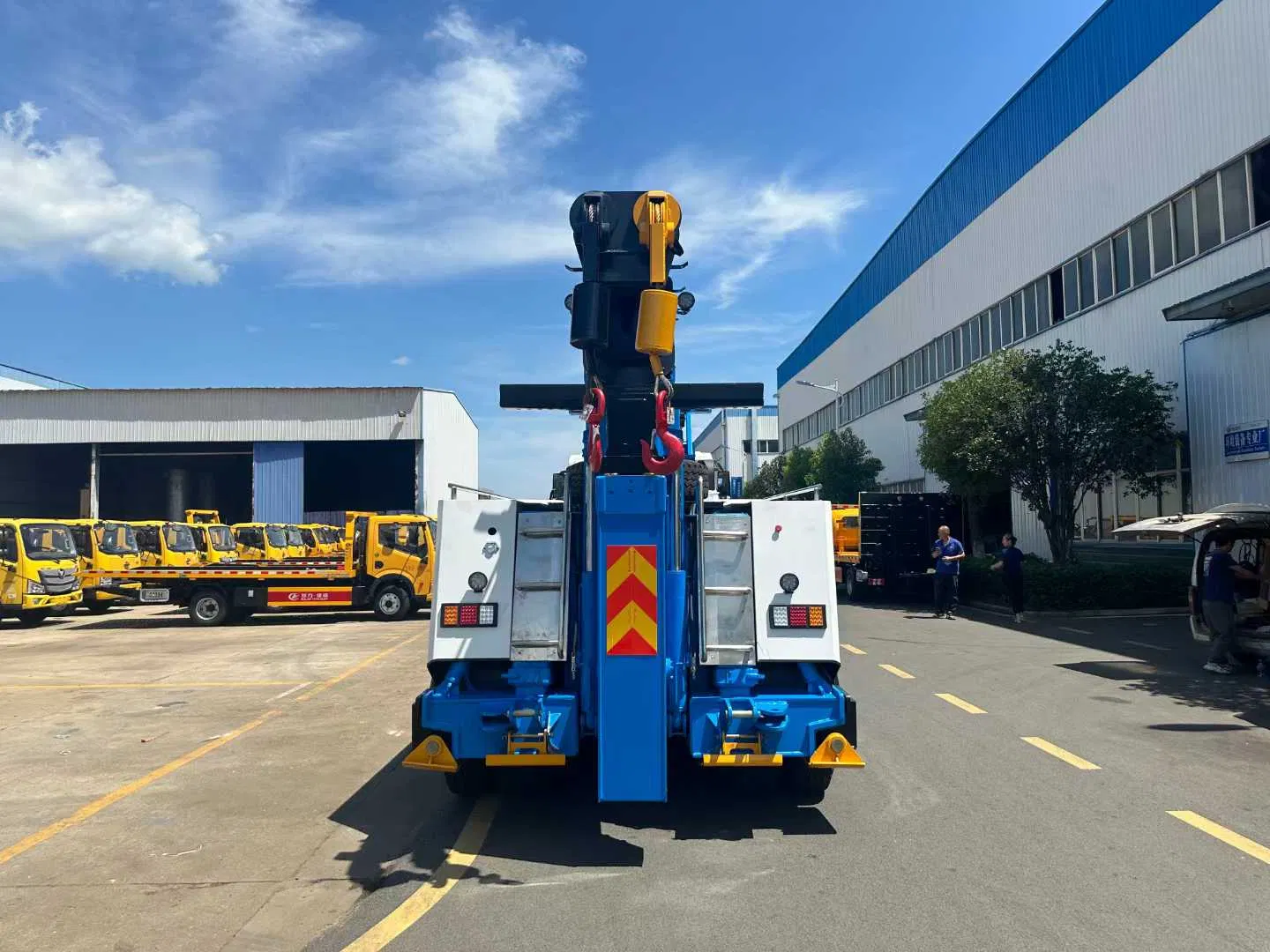 Heavy Duty 30ton Separate Tow and Wrecker Vehicle Emergency Towing Truck with Crane