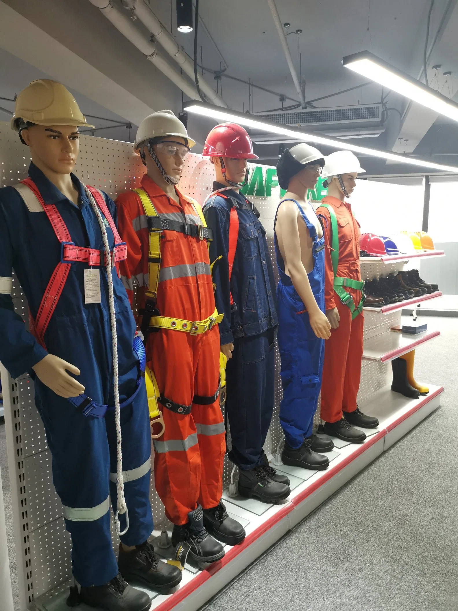 One-Stop Personal Protective Equipment PPE Safety Equipment PPE for Construction Mining