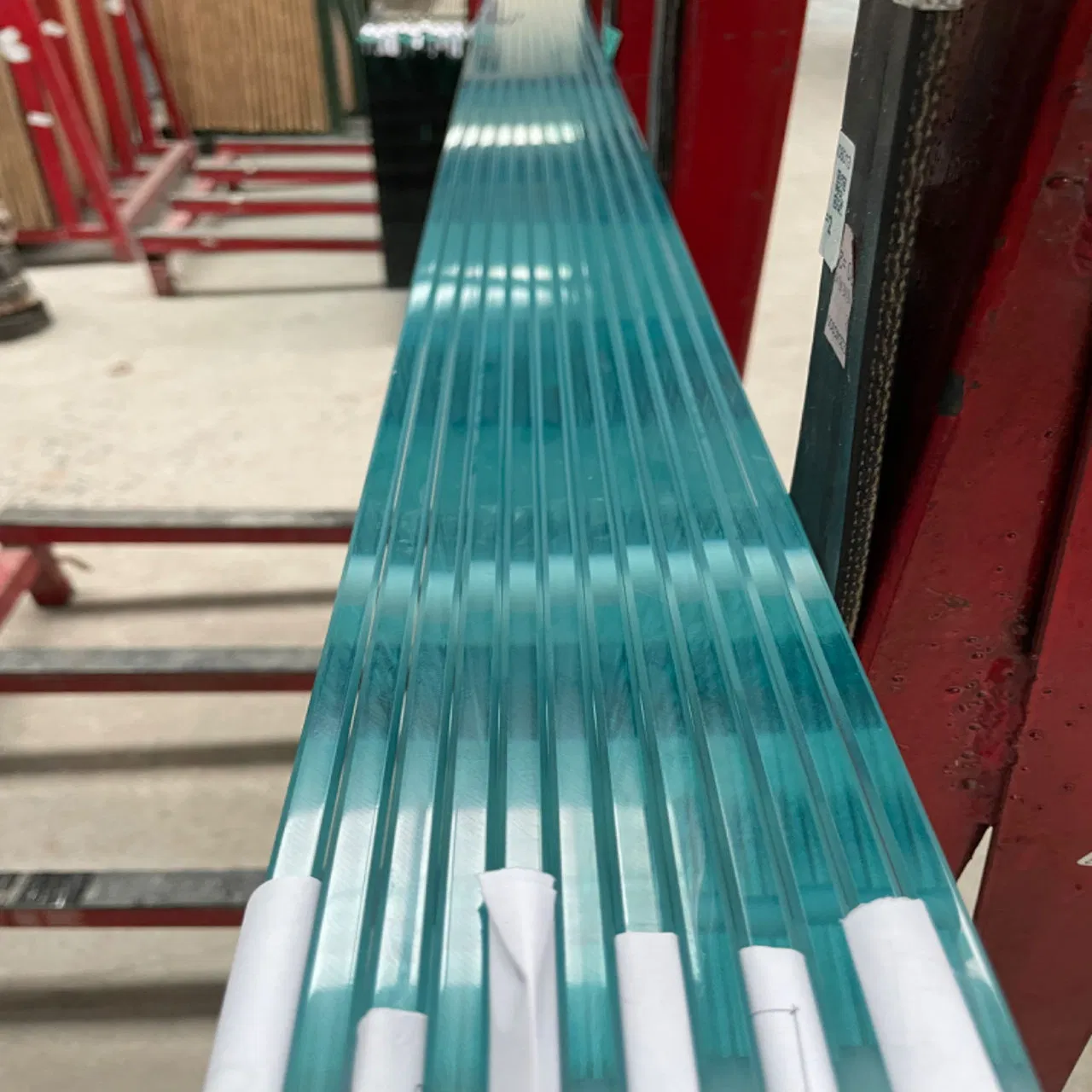 4mm-19mm Extra Clear Ultra Clear, Tinted Sgp PVB Safety Acid Frosted Float Laminated Insulated Tempered Glass for Curtain Wall Balcony Guardrail