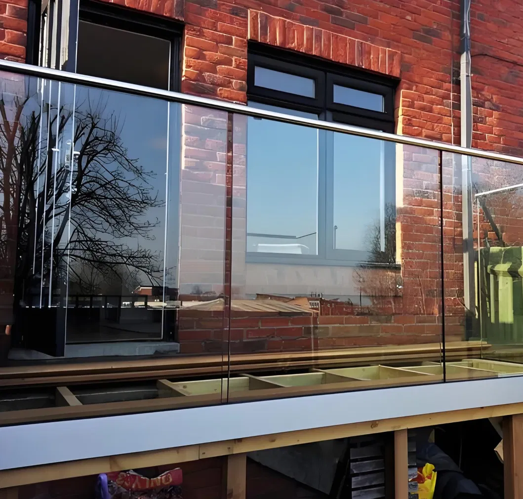 Laminated Glass Detail 2