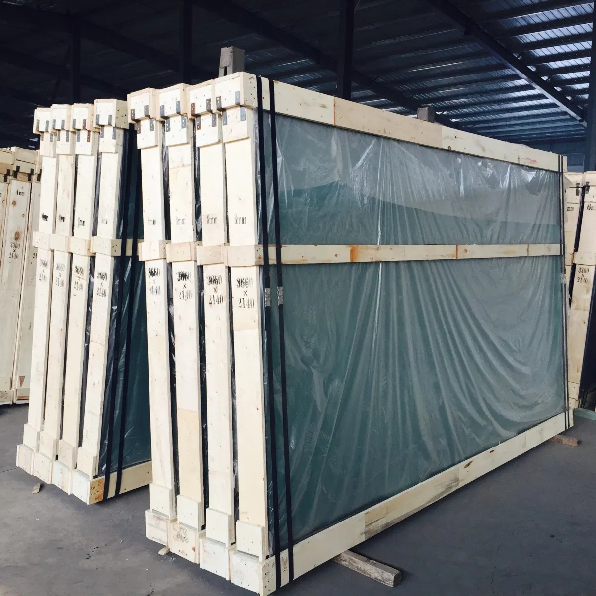 China Wholesale Transparent Flat 2mm 3mm 4mm 5mm 6mm 8mm 10mm 12mm 19mm Tempered Clear Float Glass for Building Window Production