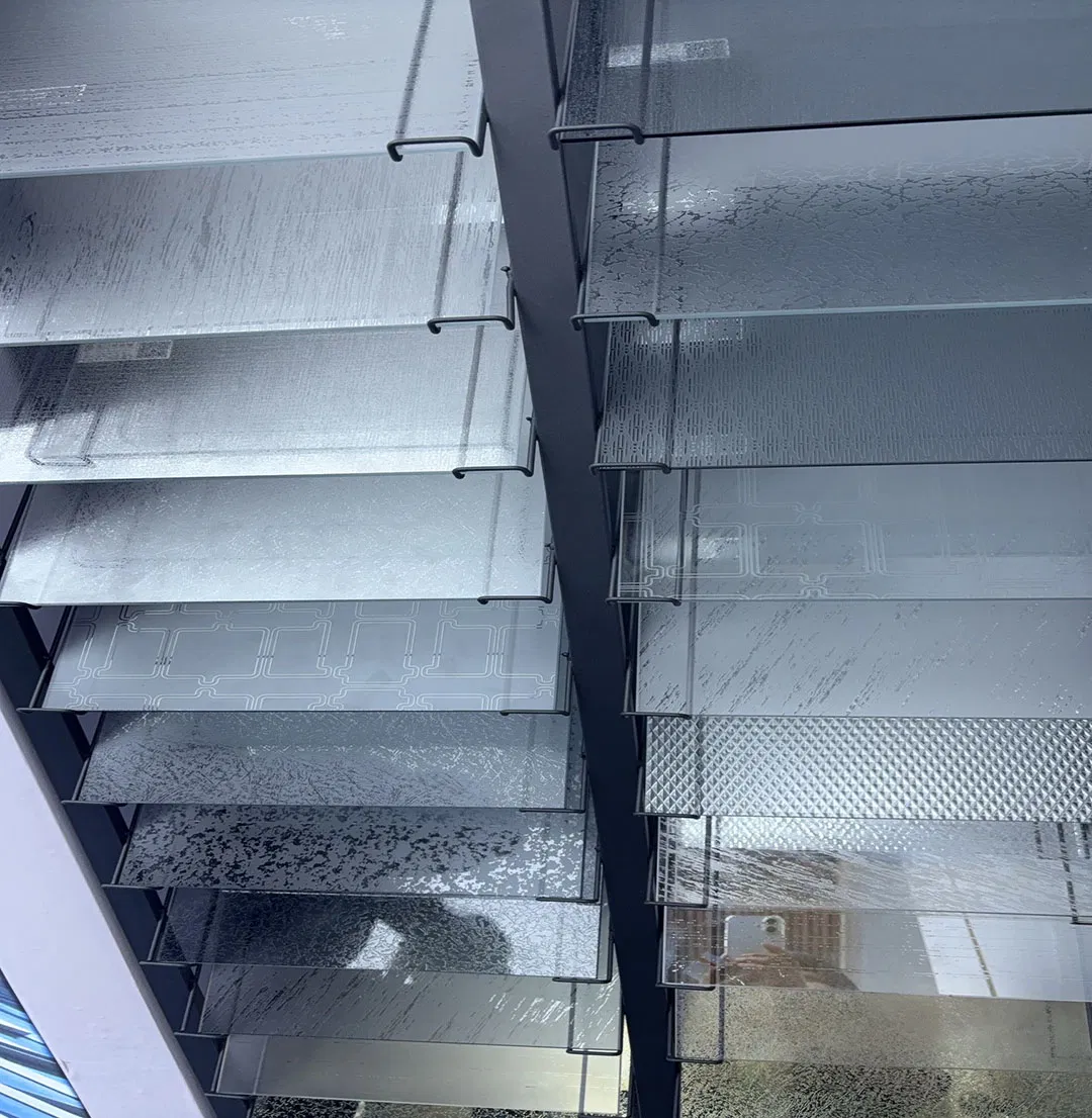 Premium Quality Glass with Unique Designs for Bathrooms Tempered Acid Etched Glass with Designs 3mm to 19 mm Max 2440*3660 Clear Grey Bronze Color