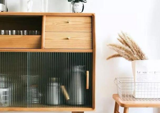 Ultra-Clear Silver Haze Patterned Glass for Luxury Interior Partitions