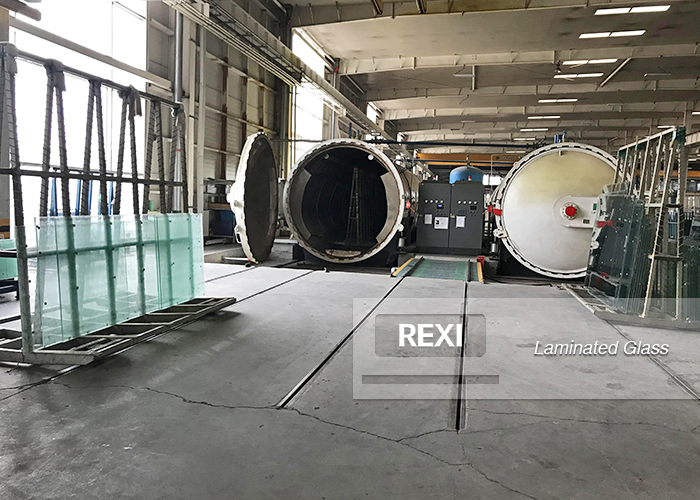 Extra Ultra Clear Laminated Tempered Glass Curved Bent Laminating Toughened Low Iron Glass 4mm 5mm 6mm 8mm 10mm 12mm 15mm 19mm