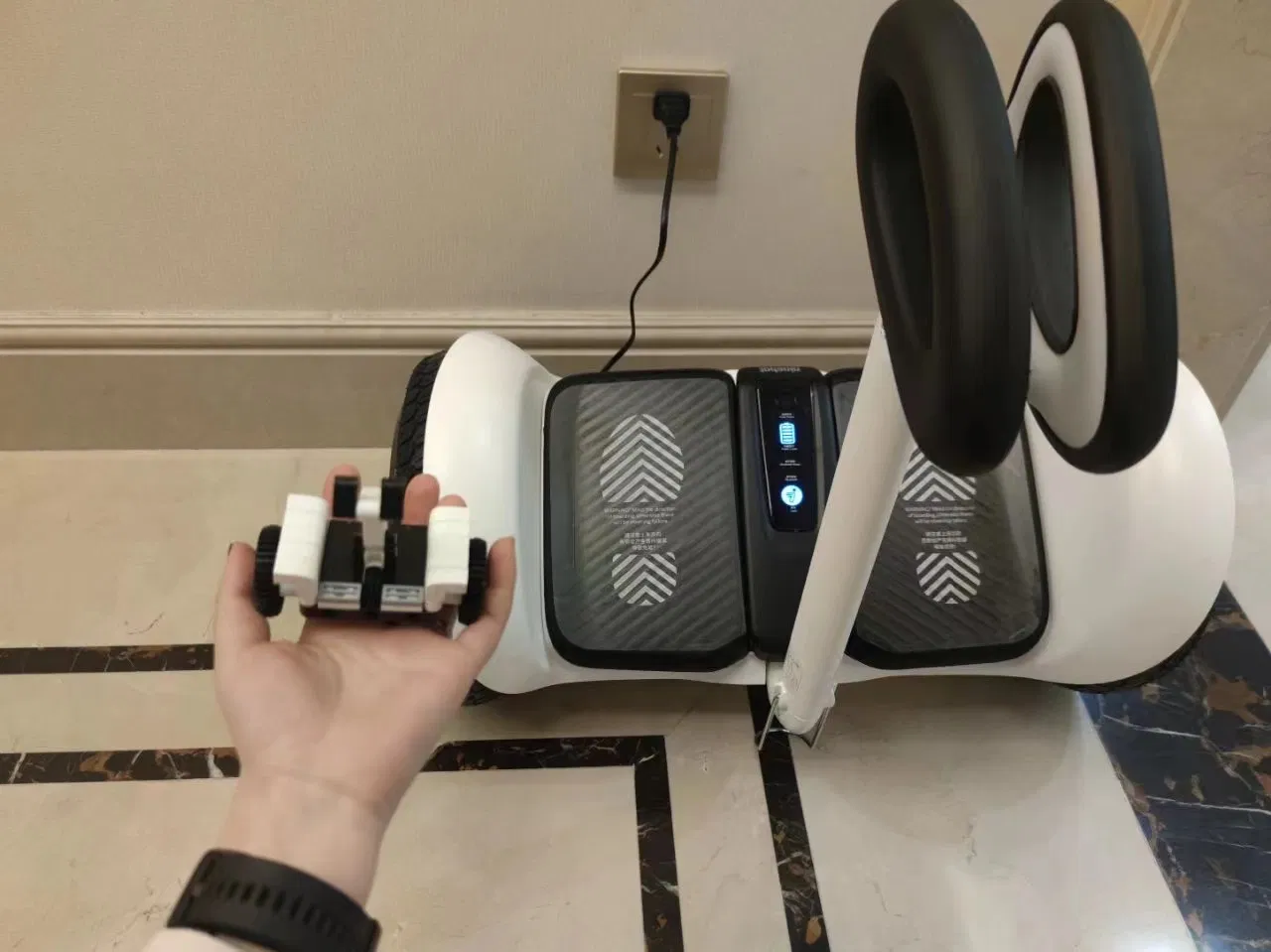 New Design Adults and Kids Using Ninebot L8 Electric Self Balancing Scooter