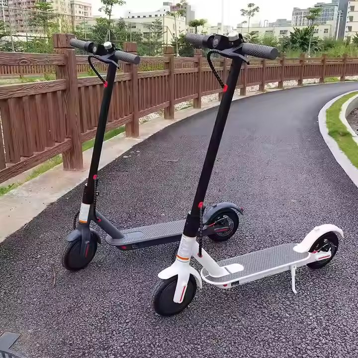 250W-300W Motor High Performance Kick Scooter 15.5 Miles Escooter Folding Electric Scooter with Bluetooth
