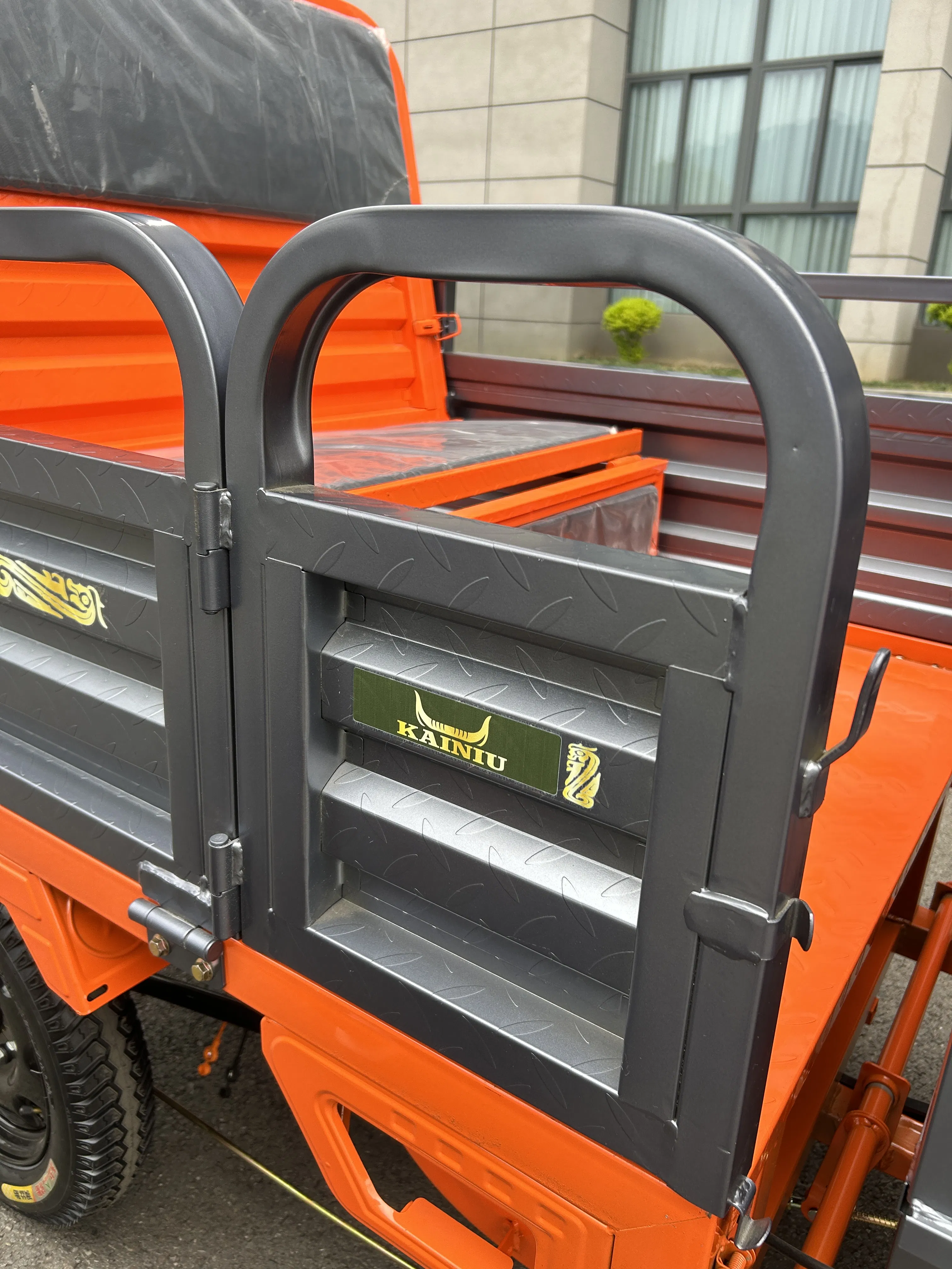 Versatile Folding Electric Trike with Three-Brake Linkage System