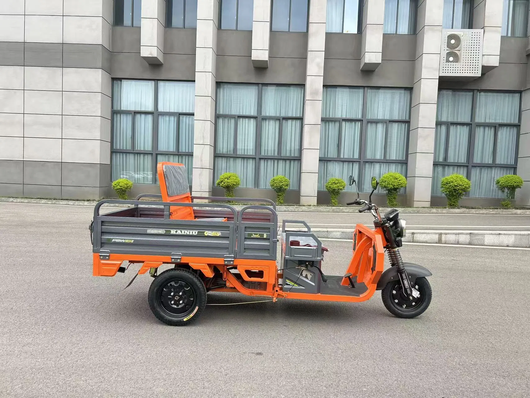 Versatile Folding Electric Trike with Three-Brake Linkage System