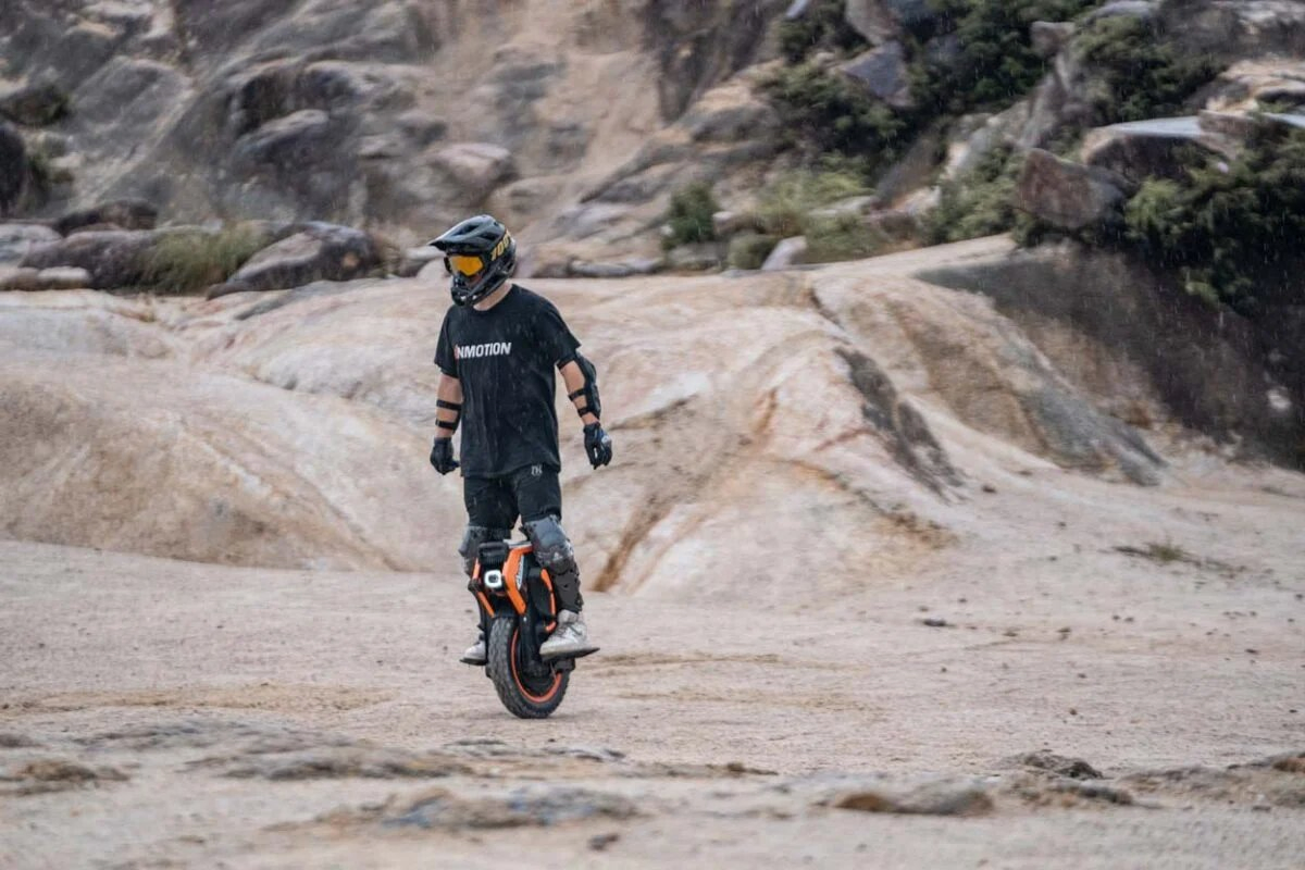 120km Long Range Electric Unicycle Inmotion V14 with 16inch Tire Self-Balancing Monowheel Adult 70km/H 2400wh