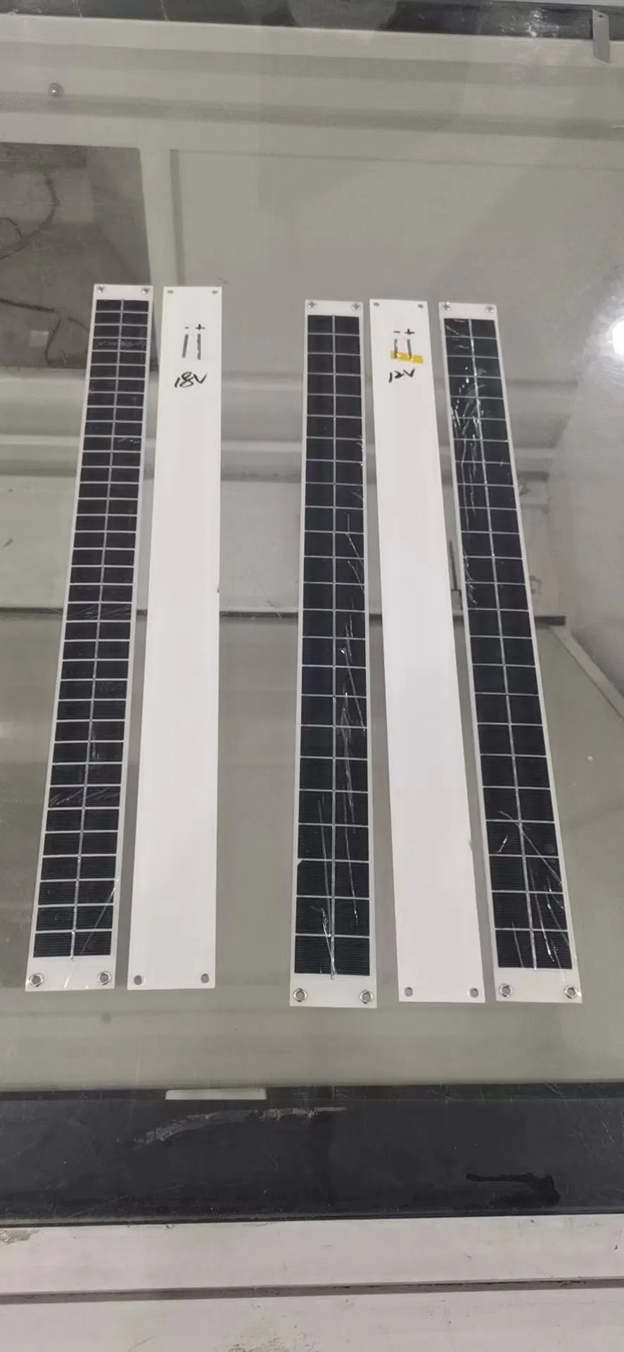 Light Weight Easy Carry 5W 10W 20W 30W 40W 50W 60W 70W 100W 120W 18V Monocrystalline Semi Flexible Solar Panel Solar Module Solar Cell