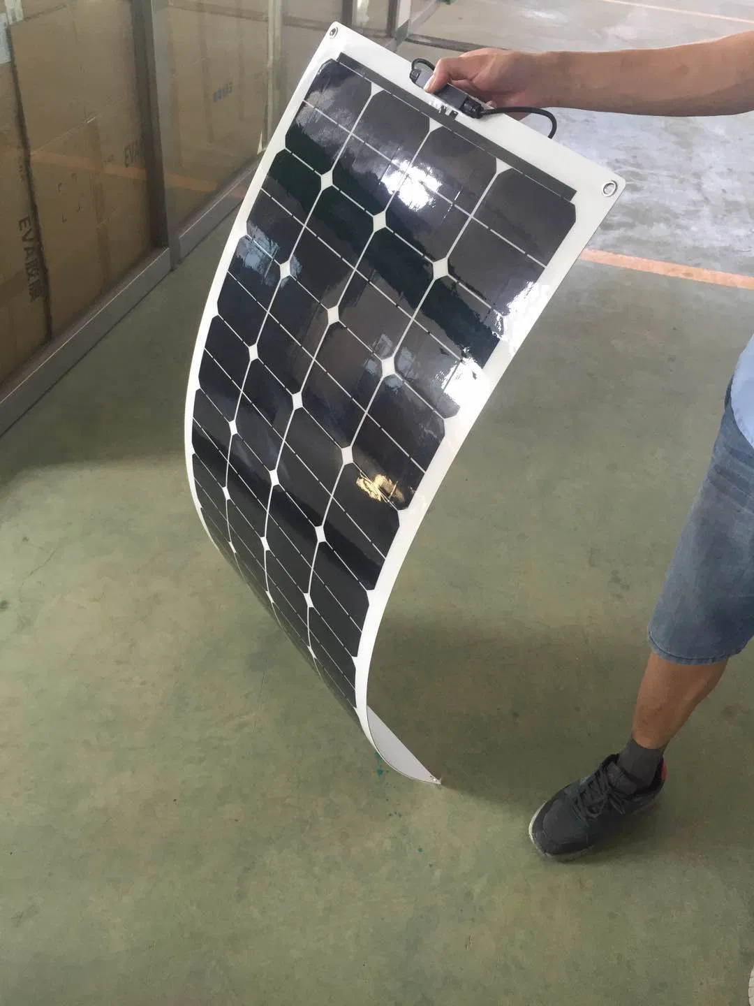 High Efficiency 120W Sunpower Cell Semi Thin Film Flexible Solar Panel for Camping