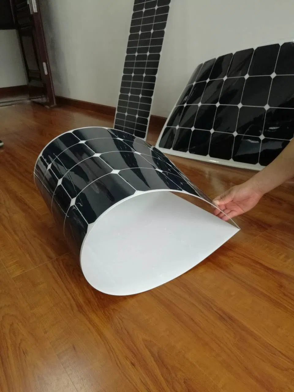 High Efficiency 120W Sunpower Cell Semi Thin Film Flexible Solar Panel for Camping