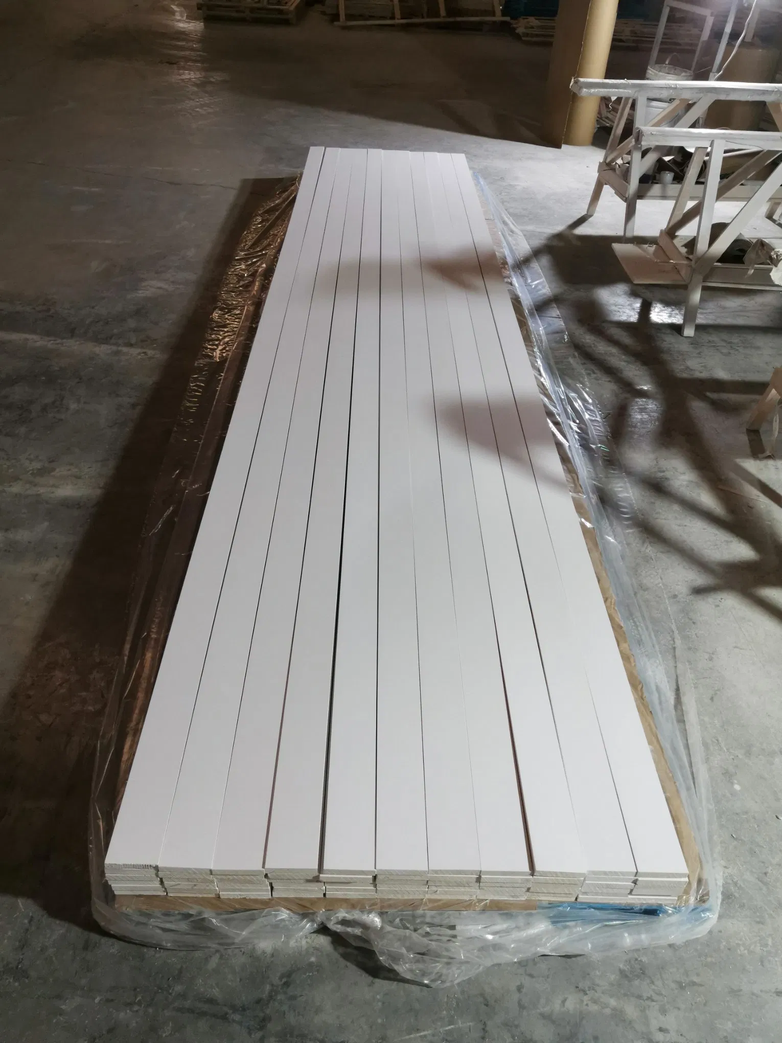 Modern Traditional Design Primed Finger Joint Pine Wood Baseboard Trim S4s Board