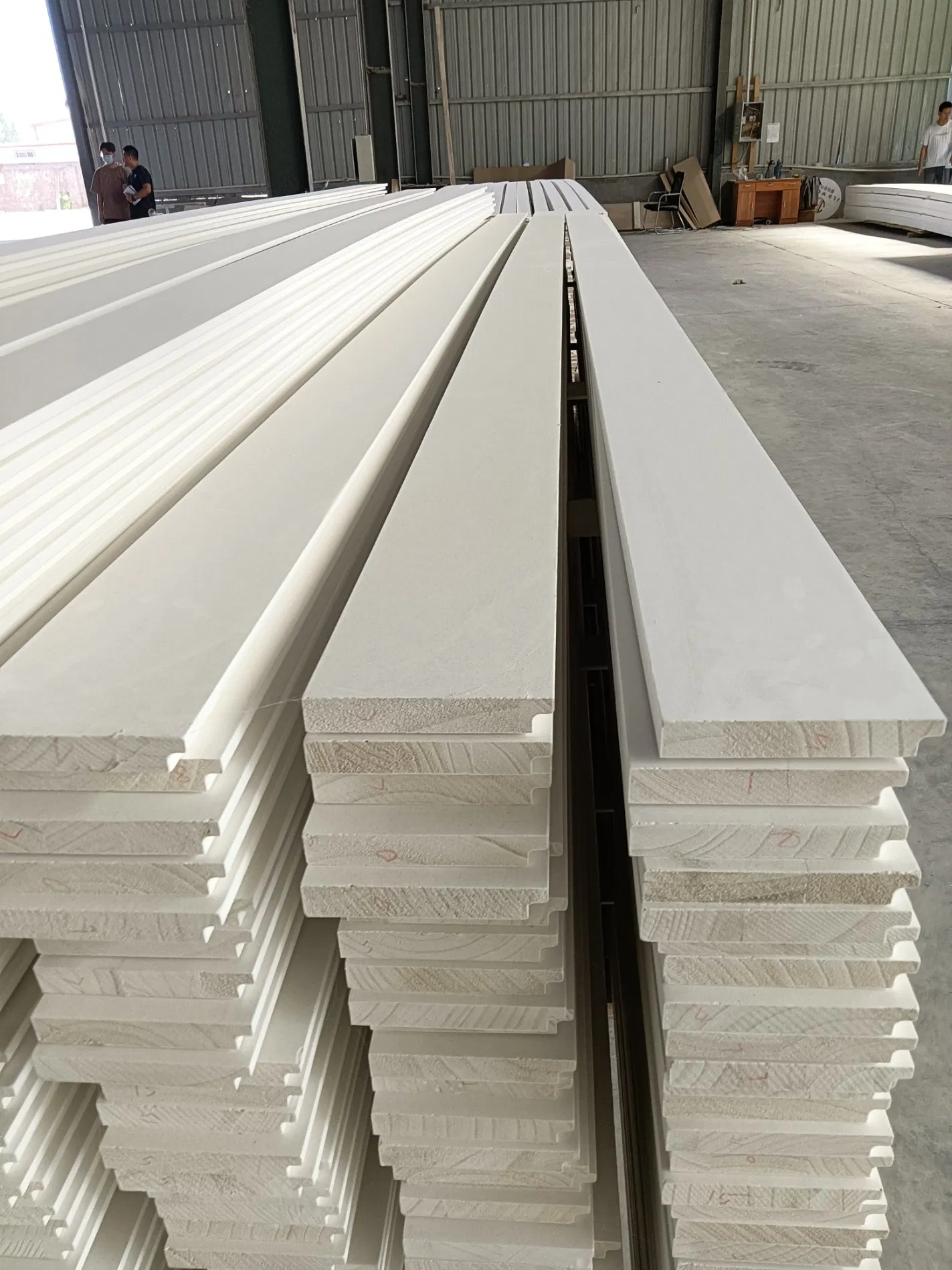 Modern White Finger Joint Pine Baseboard Skirting Board for Hotels