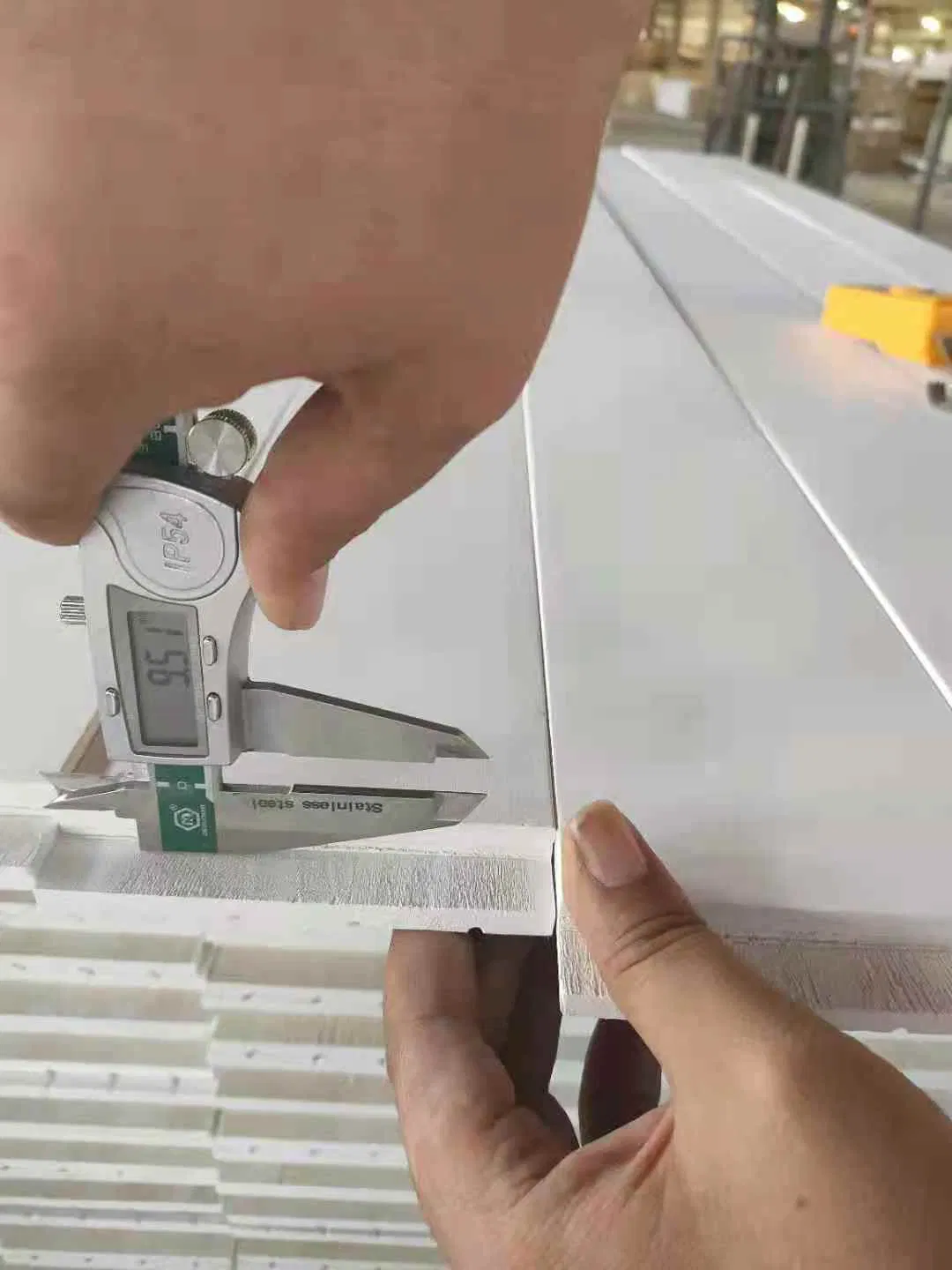 Waterproof Profiles Wood Mouldings with White Color