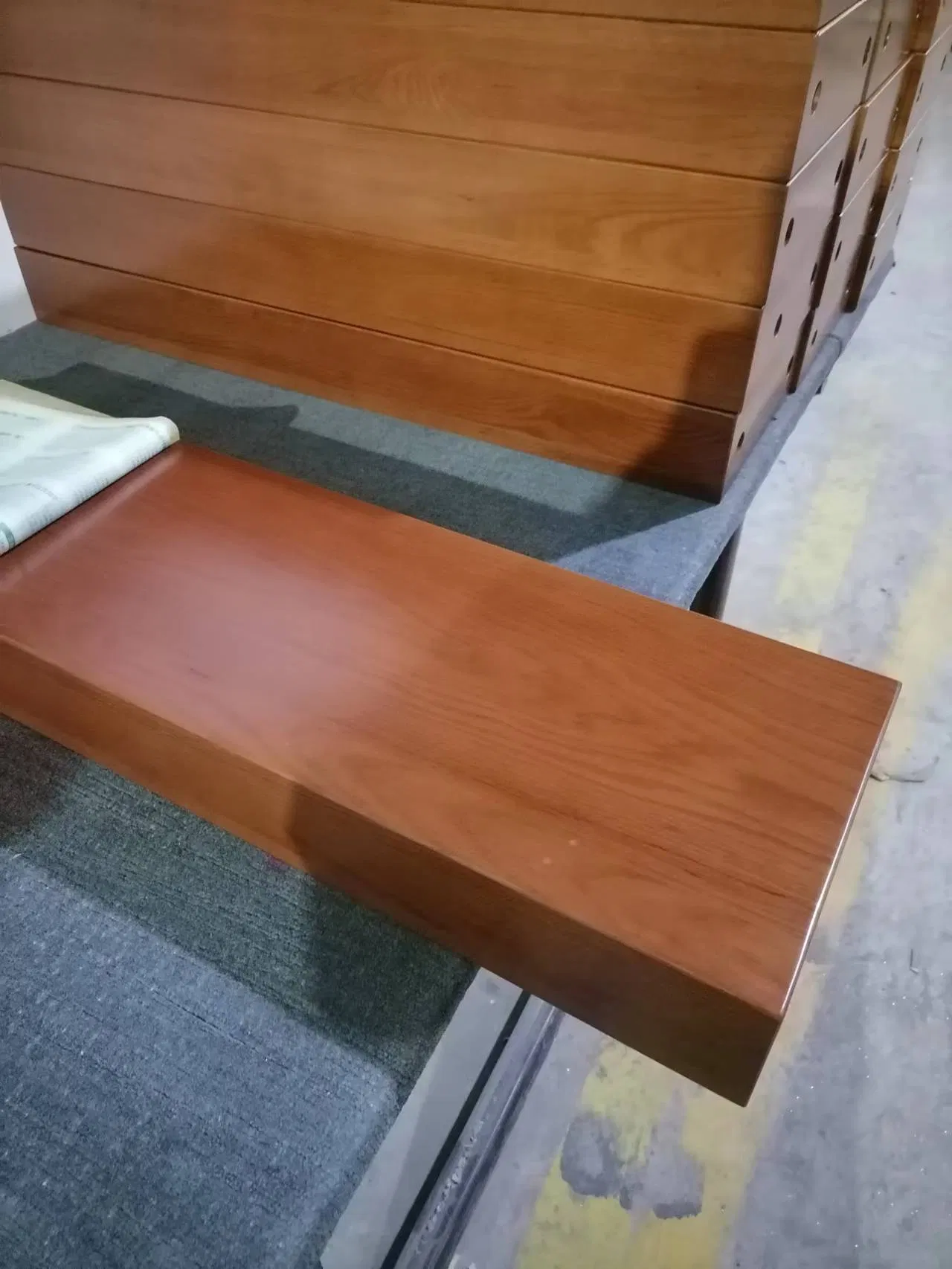 High-Quality Wood Stair Treads Scratch-Resistant Finish for Heavy Foot Traffic