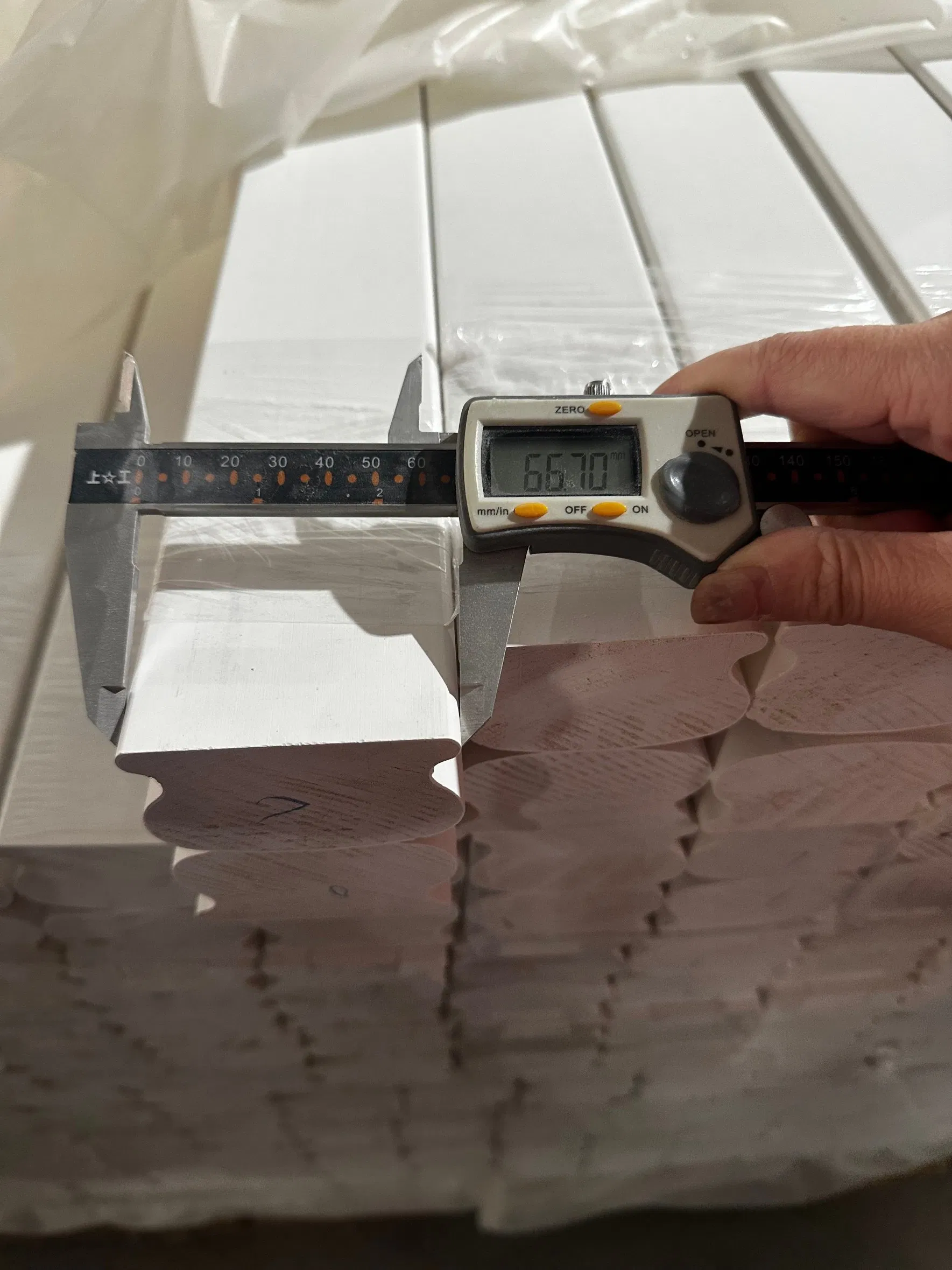 Custom Solid Wood Wall Trim Pine Skirting Board Wood Chair Rail Moulding