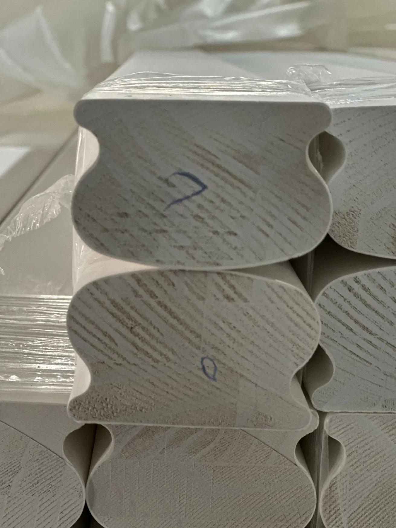 Custom Solid Wood Wall Trim Pine Skirting Board Wood Chair Rail Moulding