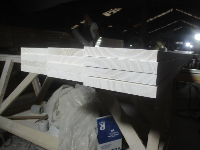 138*18 White Primed Radiata Pine Mouldings Finger Jointed S3s/S4s Board