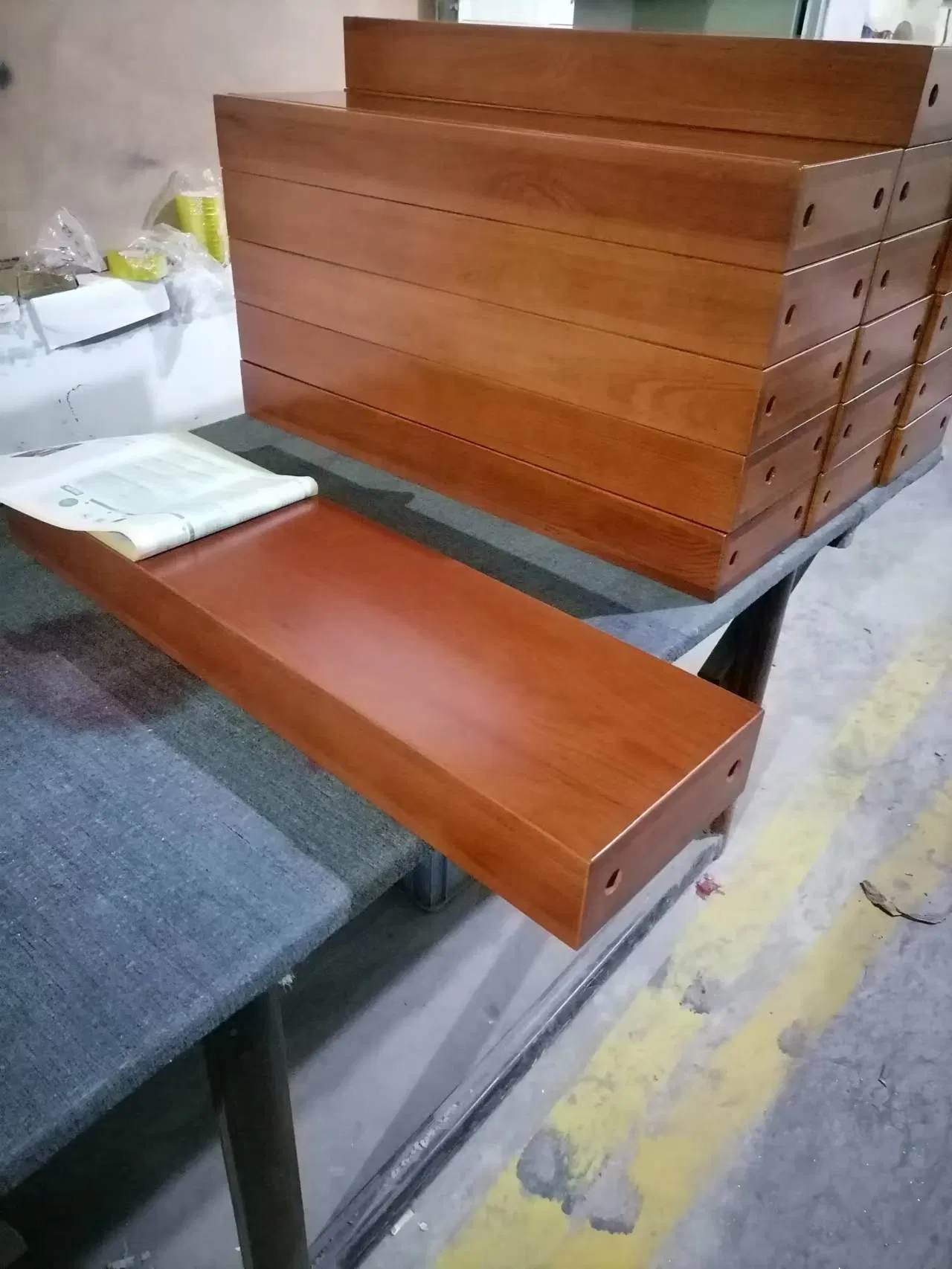 High-Quality Wood Stair Treads Scratch-Resistant Finish for Heavy Foot Traffic