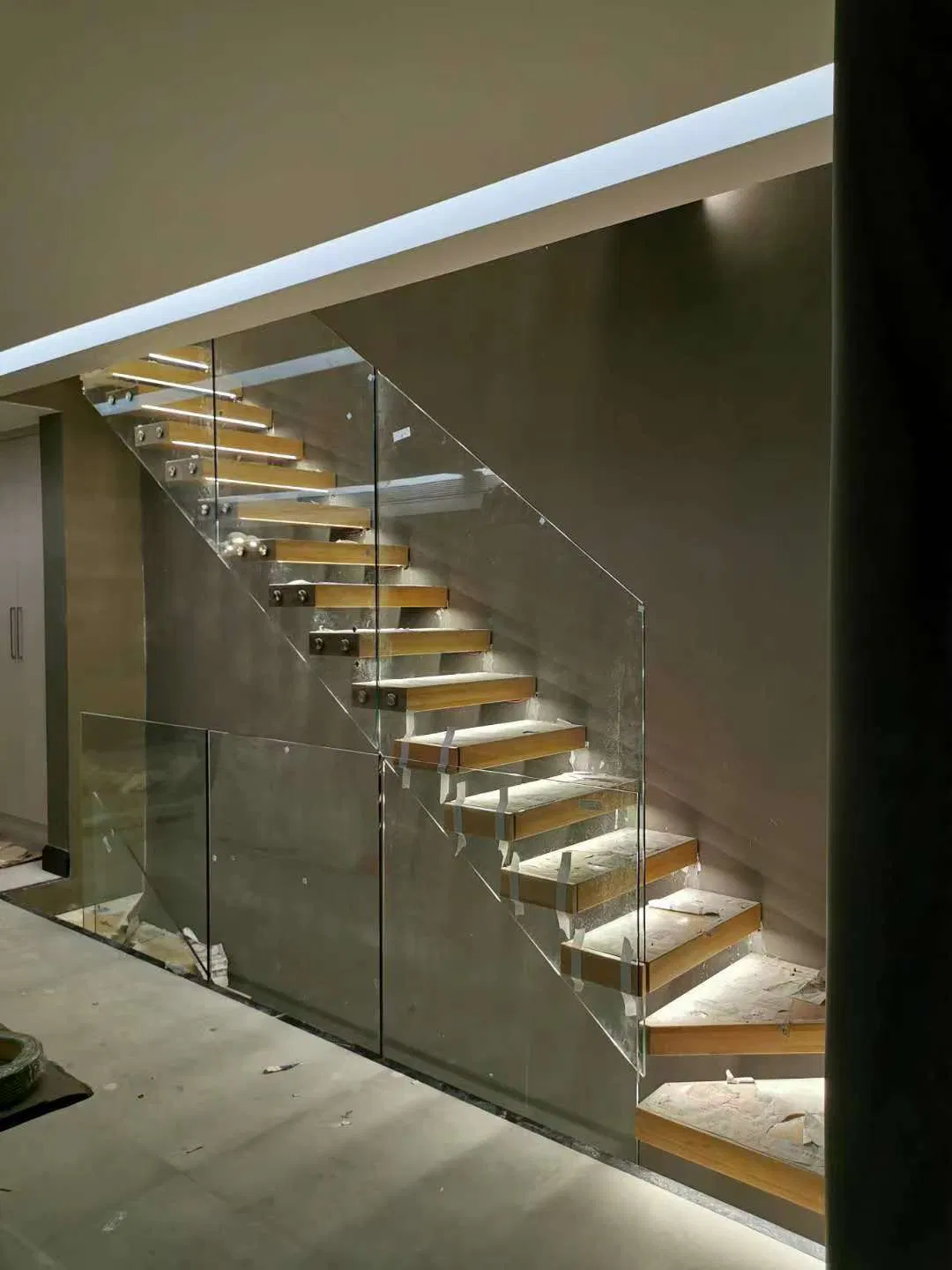 American Standard Floating Stairs Mono Beam Solid Wood Treads with LED Light Standoff Railing Straight Staircase