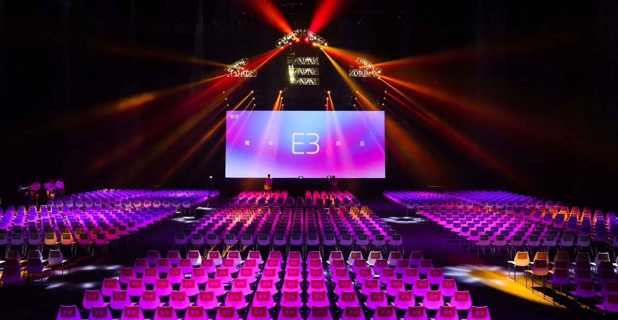 P1.95 Small Pixel Pitch Indoor Rental LED Display Screen for Exhibition Hall Performance Stage
