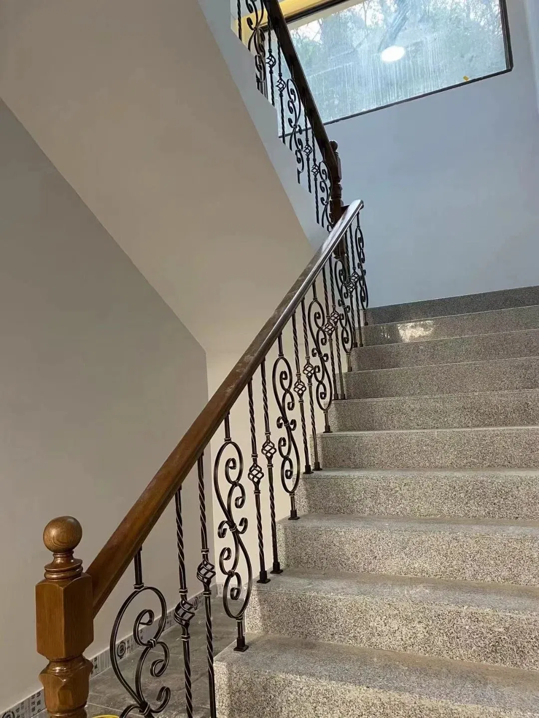 Iron Balusters Elegant Staircase Durable Material Metal Stair Railing Wrought Iron Balustrades