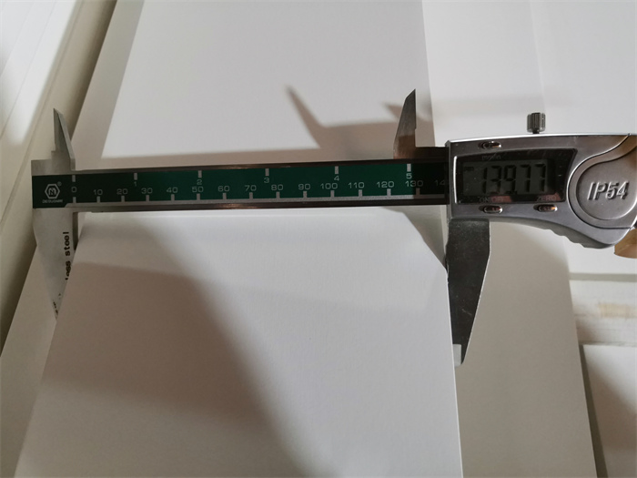 White Primed Wooden S3s / S4s Board Skirting Wood Moulding for Stairs Finger-Joint Primed Pine