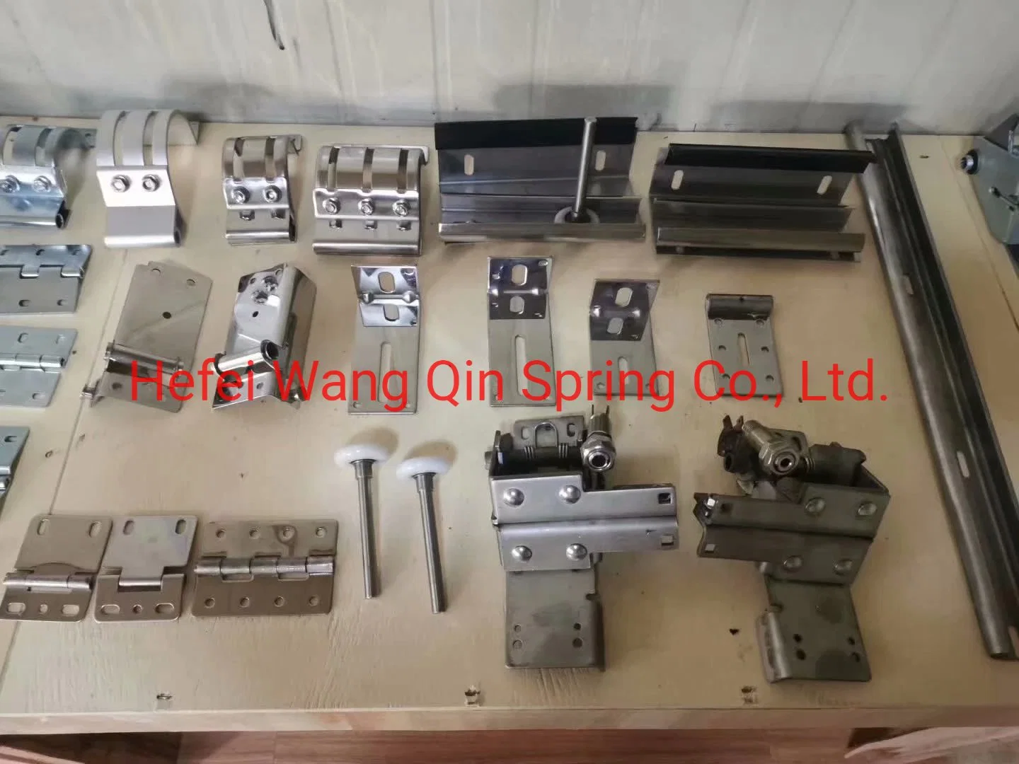 Galvanized Steel Sectional Garage Door Hinges Roller Shutter Hardware/Spare Parts