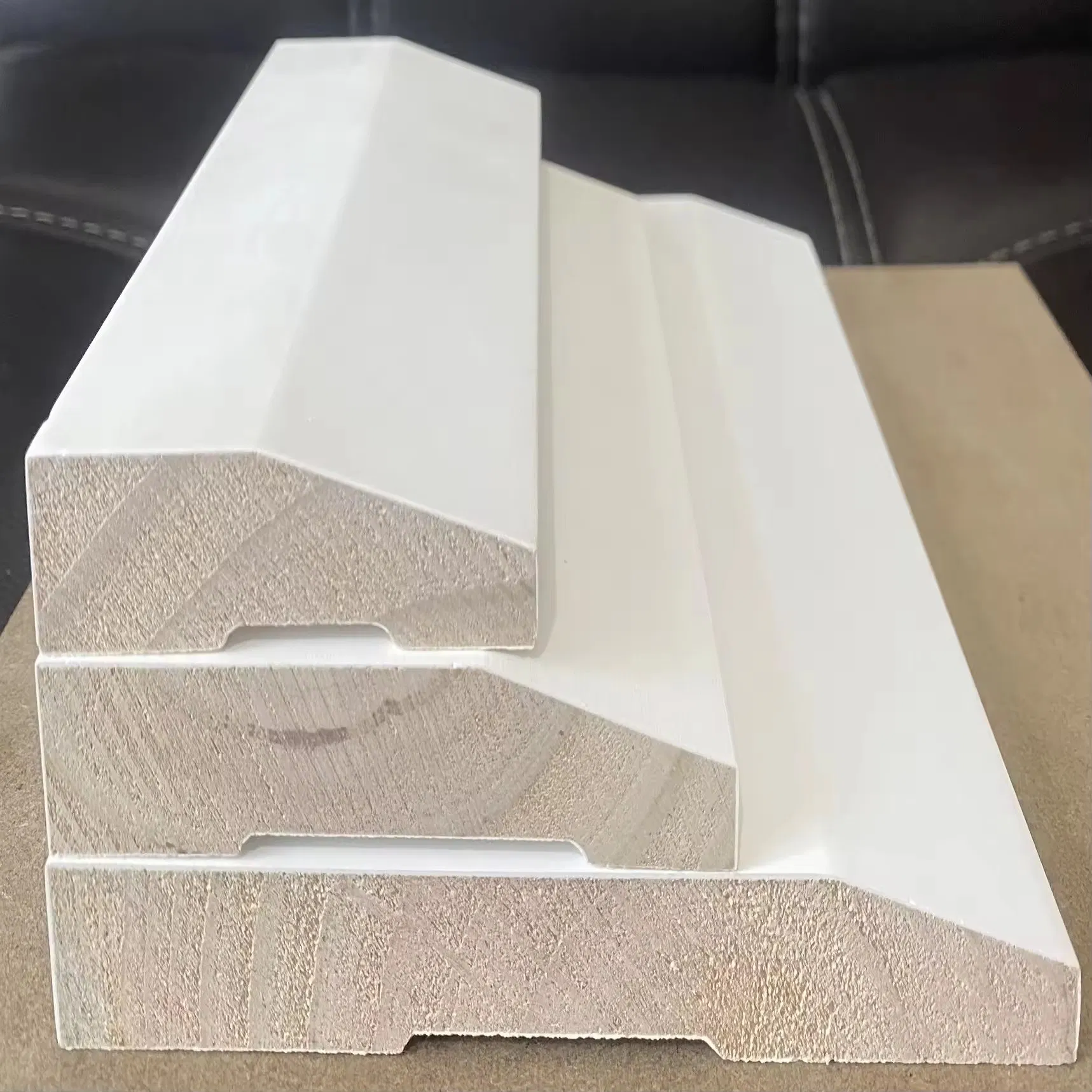 Modern Decorative White Primed Baseboard Skirting Pine Wood Corner Mouldings for Ceiling