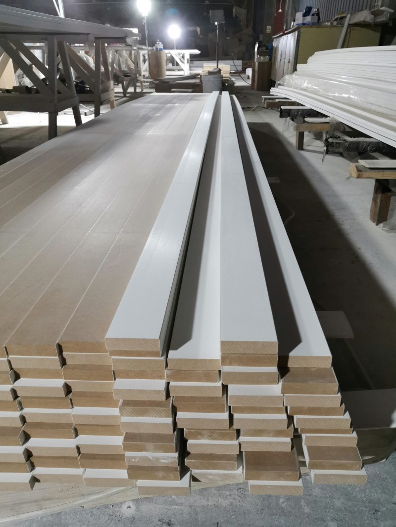 Building Material MDF/Pine Wood Baseboard White Primed Moulding