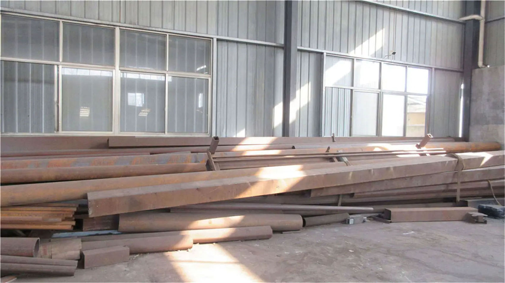 Raw materials inspection — high-grade steel and aluminum for solar light poles