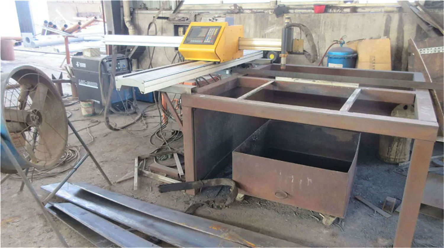 High-speed longitudinal shearing and cutting machine for steel pole fabrication