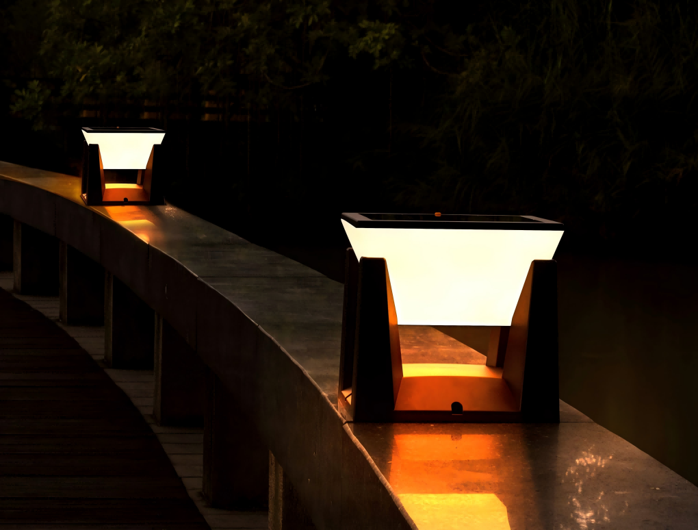 Highlux New 2025 ABS Solar LED Pillar Light 2W High Brightness Solar Garden Lights Supplier