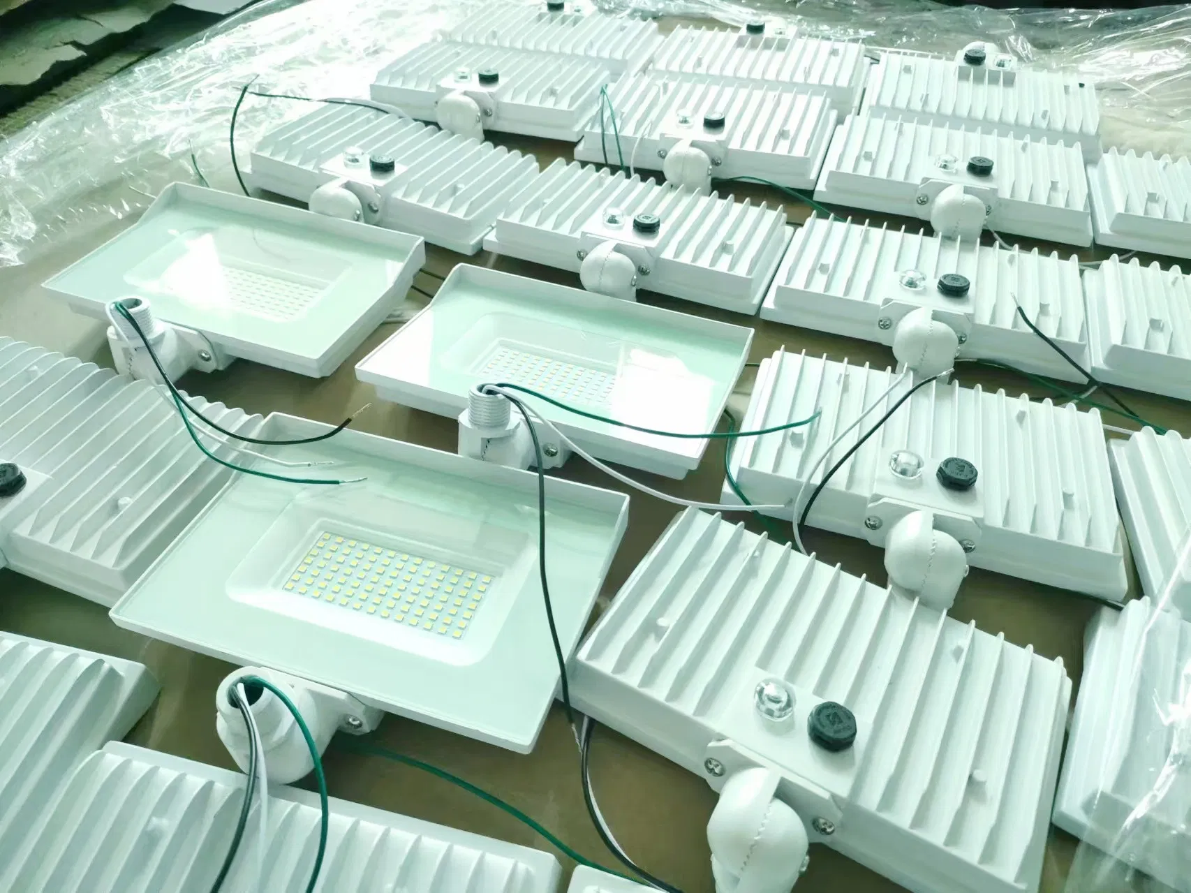 20 Year Manufacturer Industrial &amp; Commercial Flood Lighting 30 Watt 40 Watt 50 Watt 60 Watt White Finish Aluminium New Patent Knuckle Outdoor Flood Lamp ETL CE