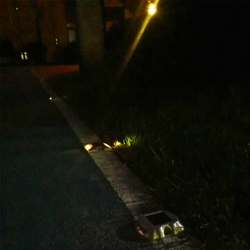 IP68 Waterproof Reflective Square Raised RGB LED Cat Eye Aluminum Solar Panel Lights Solar Panel Powered Garden Road Safety