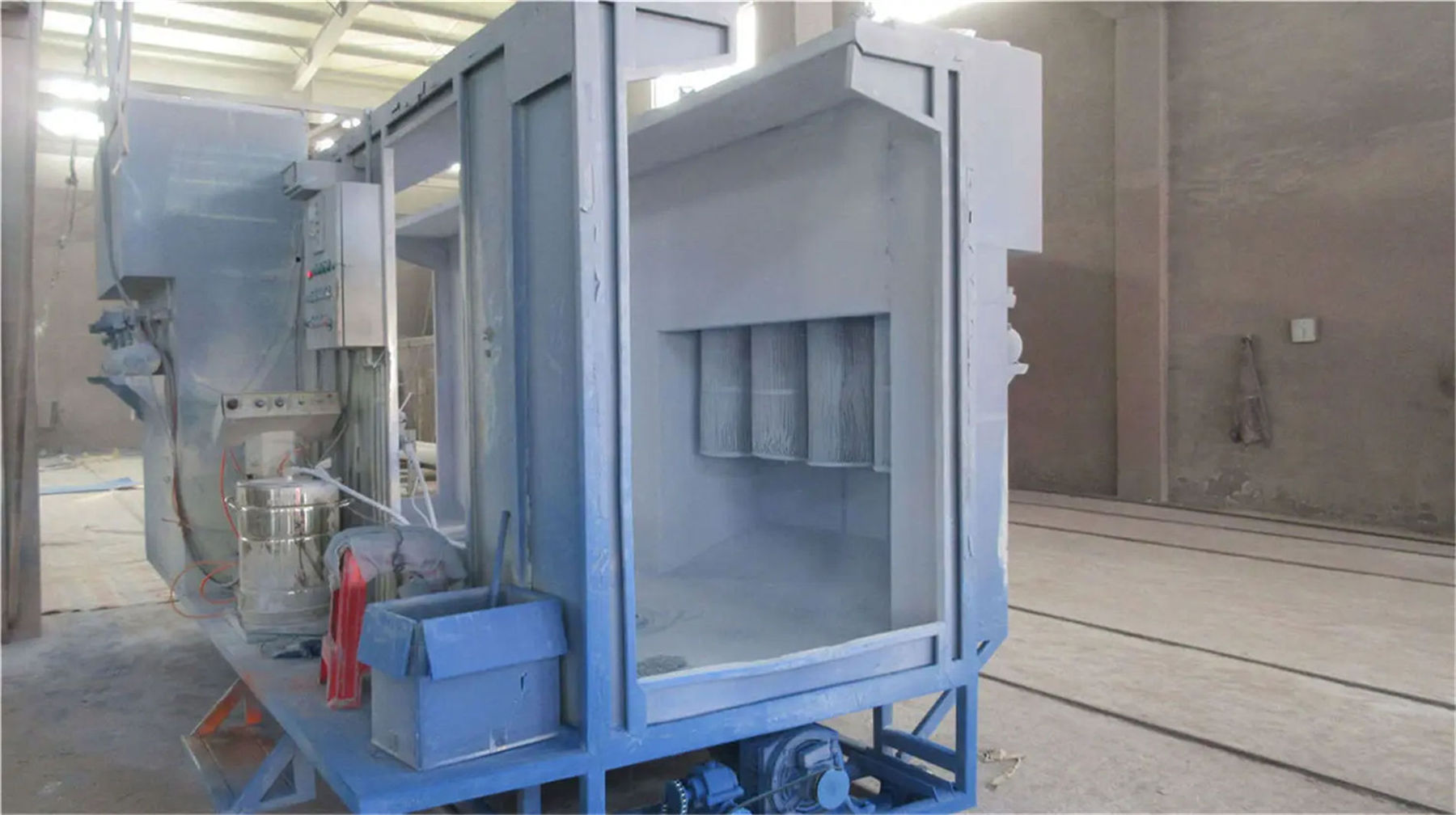 Automatic electrostatic paint spraying machine for corrosion-resistant coating