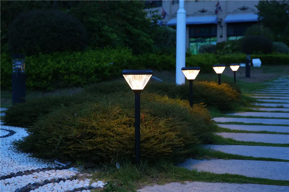 Outdoor Commercial Minimalistic Energy Saving LED Aluminum Garden Solar Lighting with The Spike