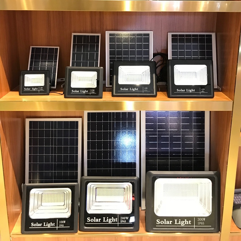 High Quality 10W Solar LED Flood Light Low Power Consumption IP65 Waterproof Dimmable 6000K Daylight 50000 Hours Lifespan 120