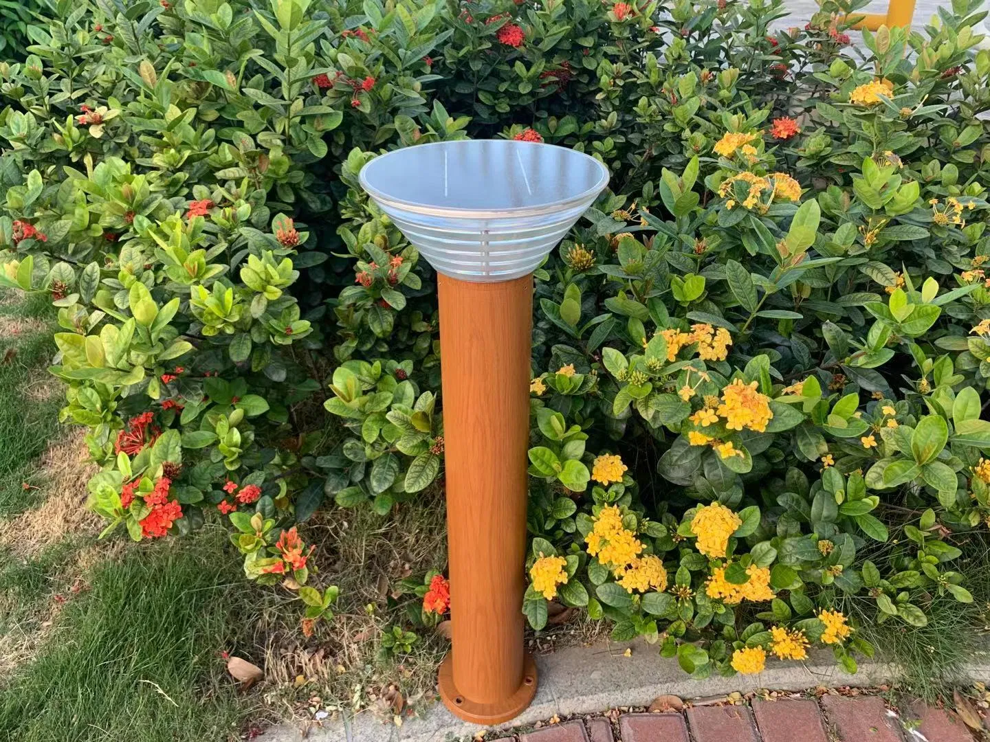 Smart LED Decking Solar Lighting CE Garden Outdoor 5W Solar Landscape Lighting with Bright LED Light