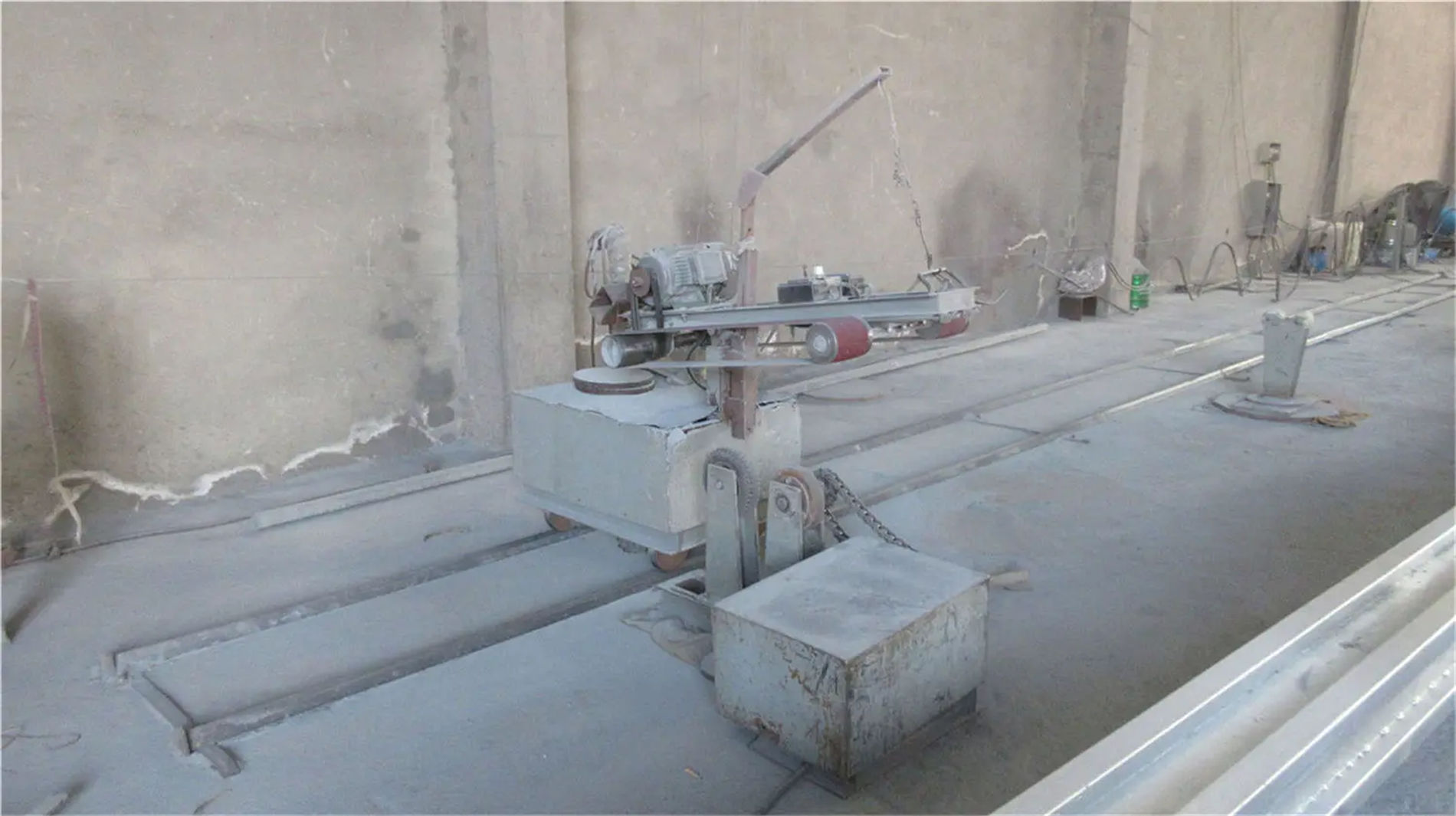Industrial polishing machine for surface finishing of solar street light components