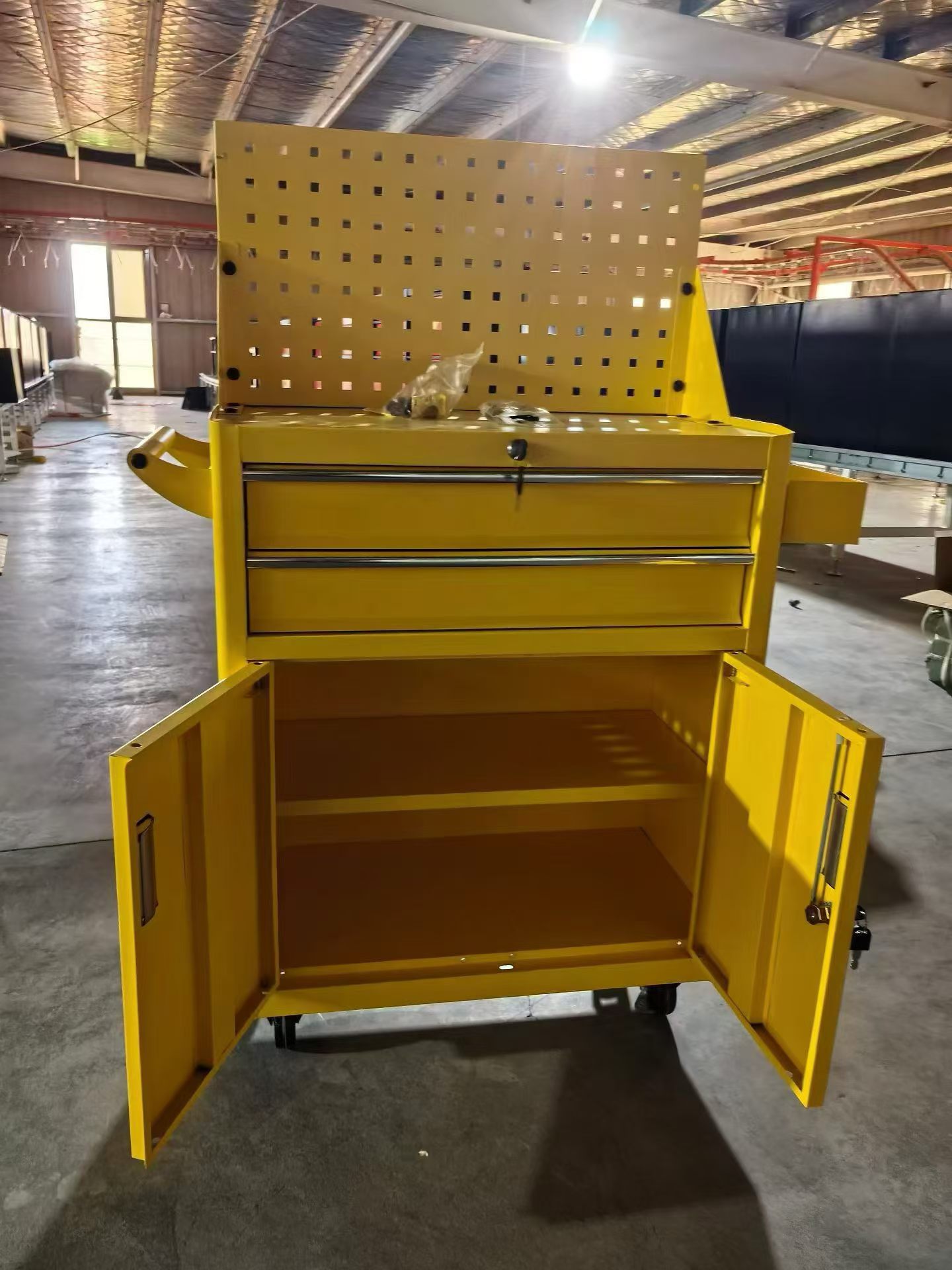 Low-Cost Multi-Functional Auto Repair Workshop Cabinet Trolley Iron Metal Modern Design Tool Box Outdoor Living Room Adjustable