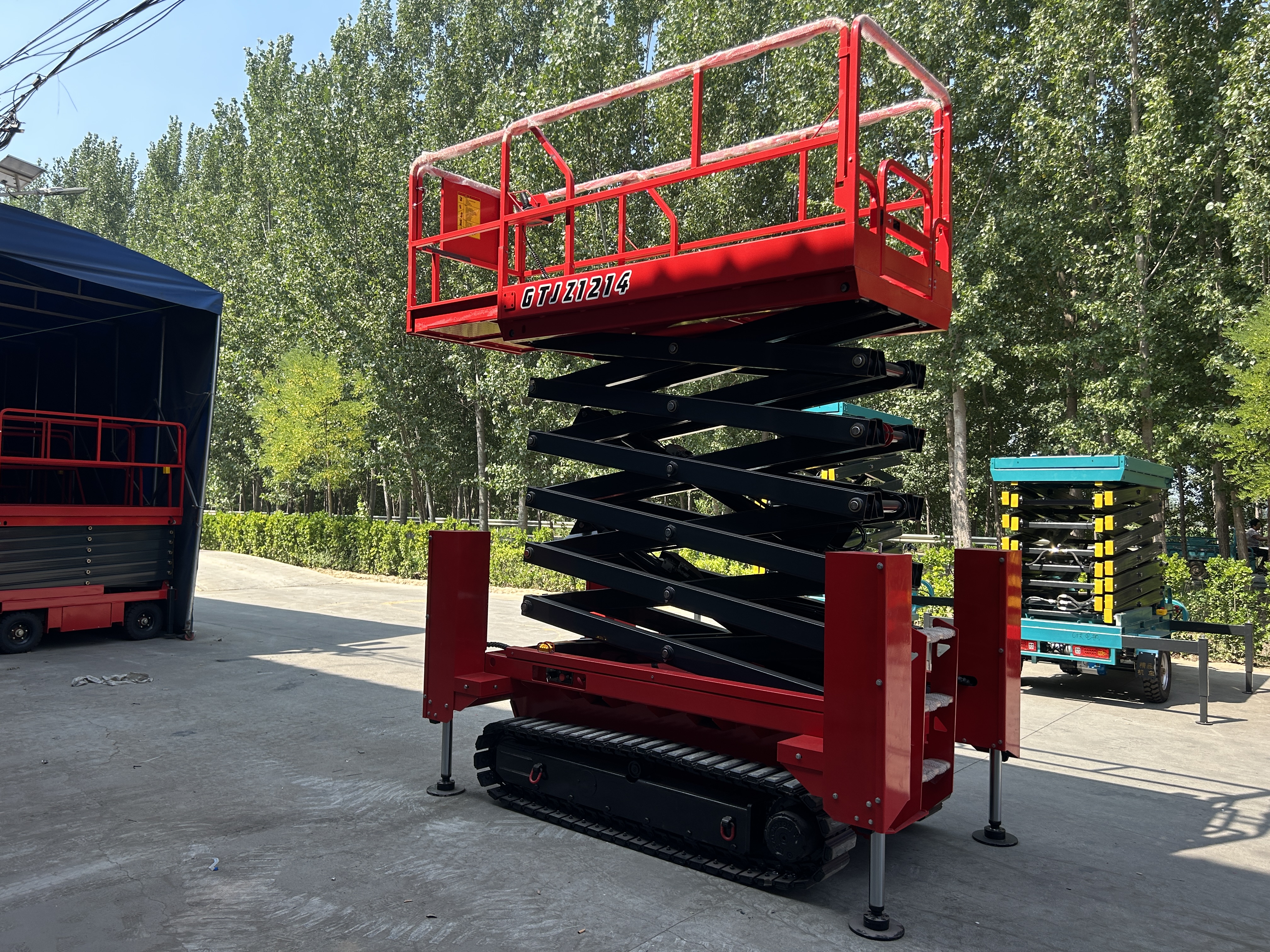 New JIAYAO Self-Propelled Steel Crawler Mobile Hydraulic Tracked Scissor Lift Remote Control Building Construction Rough Terrain
