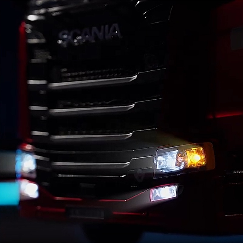 Authentic Scania 770S V8 1:18 Scale Container Tow Truck RC Trailer Semi-truck 2.4GHz Proportional Radio Control with LED Lights